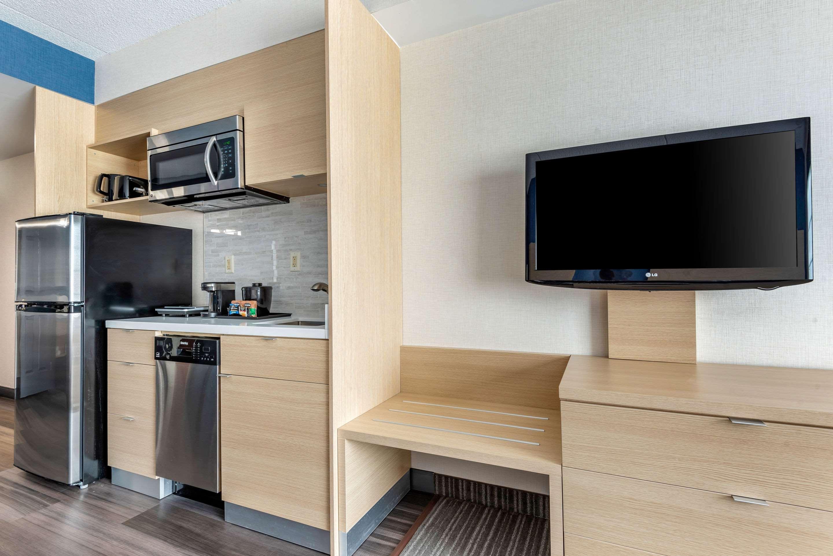 Quality Inn & Suites Oakville Bagian luar foto