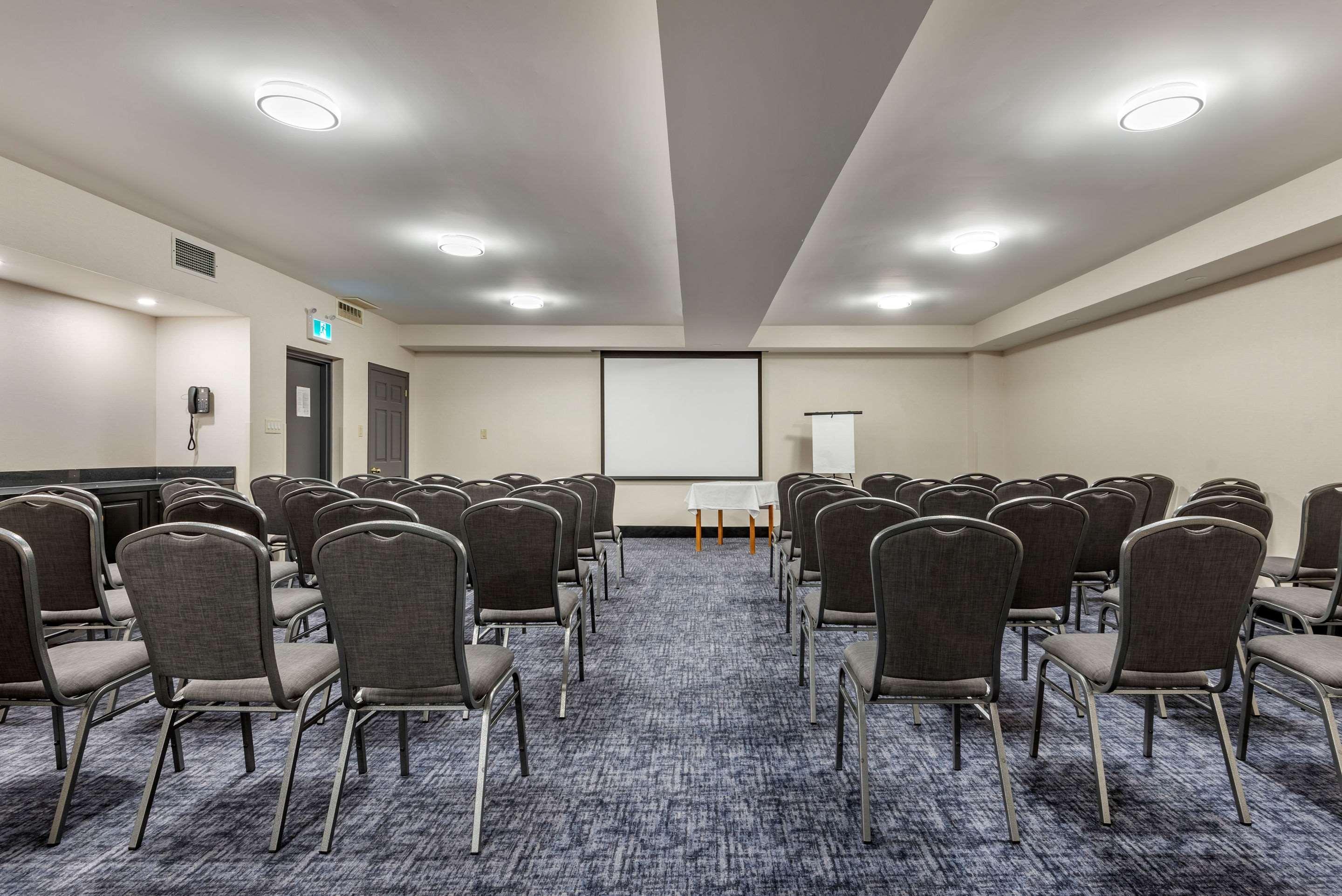 Quality Inn & Suites Oakville Bagian luar foto