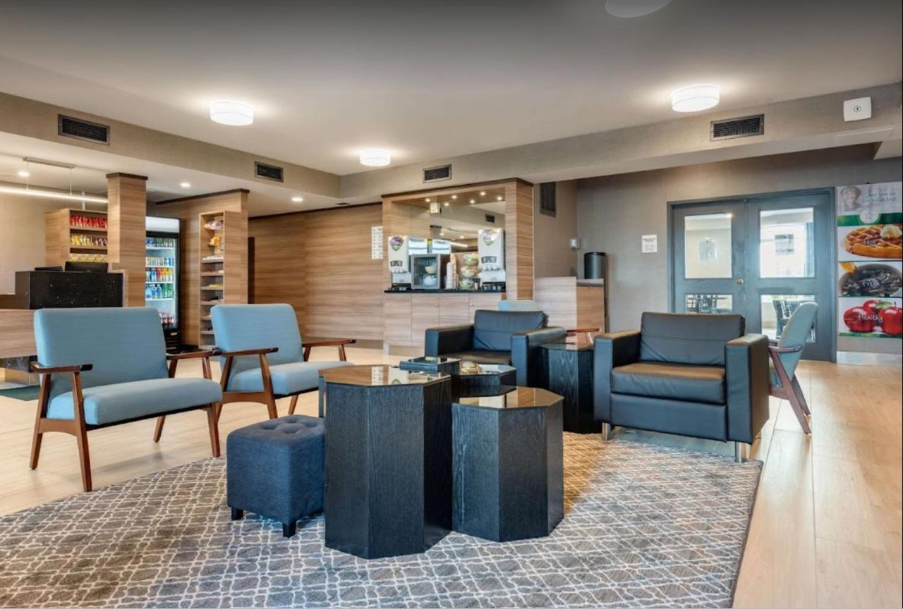 Quality Inn & Suites Oakville Bagian luar foto