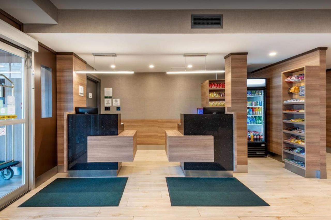 Quality Inn & Suites Oakville Bagian luar foto