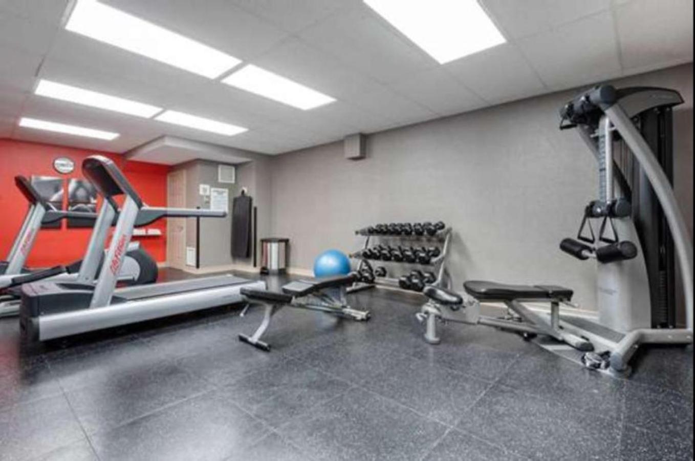 Quality Inn & Suites Oakville Bagian luar foto