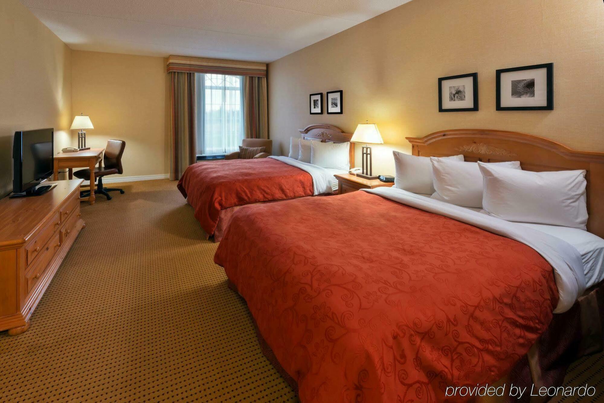 Quality Inn & Suites Oakville Bagian luar foto