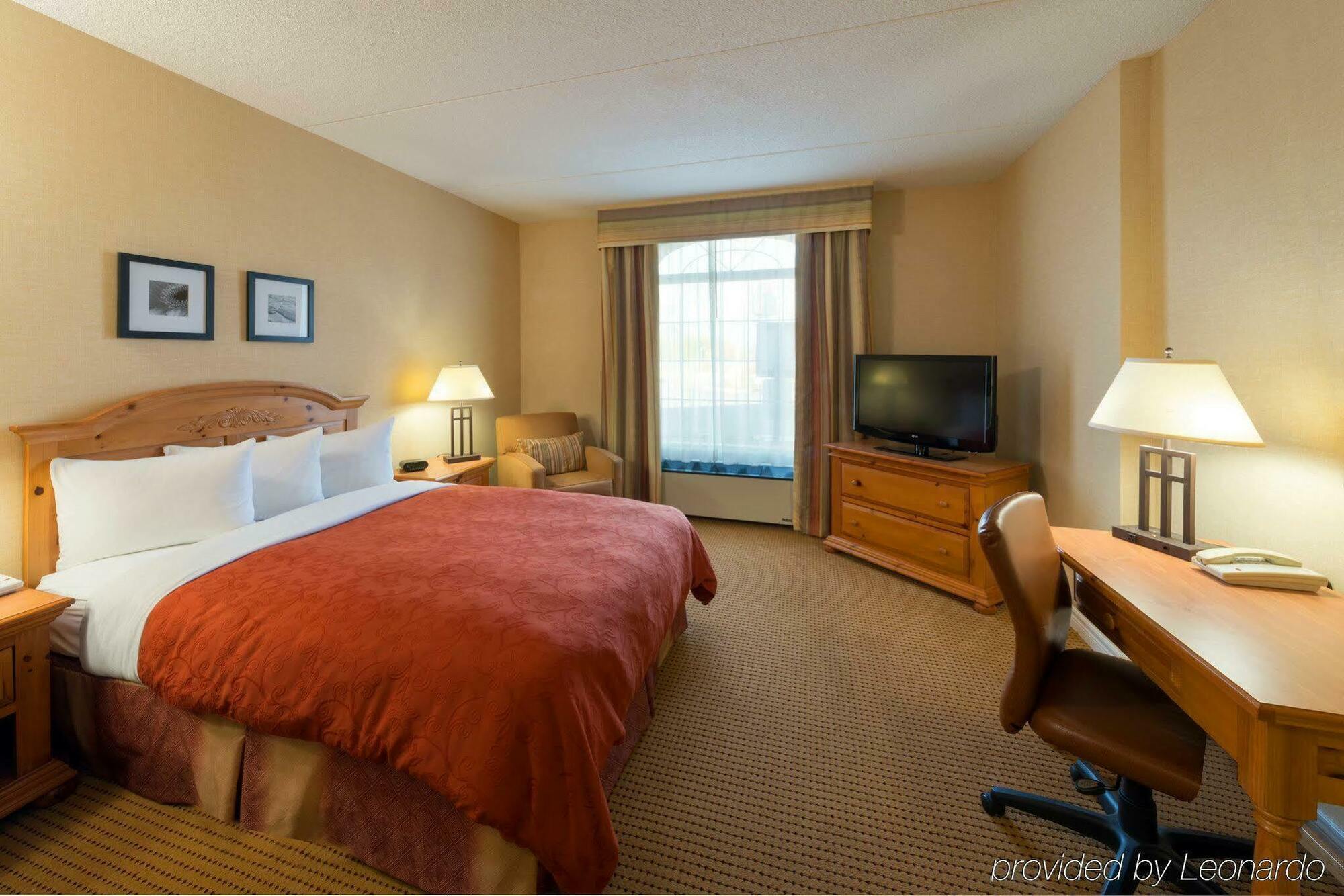Quality Inn & Suites Oakville Bagian luar foto