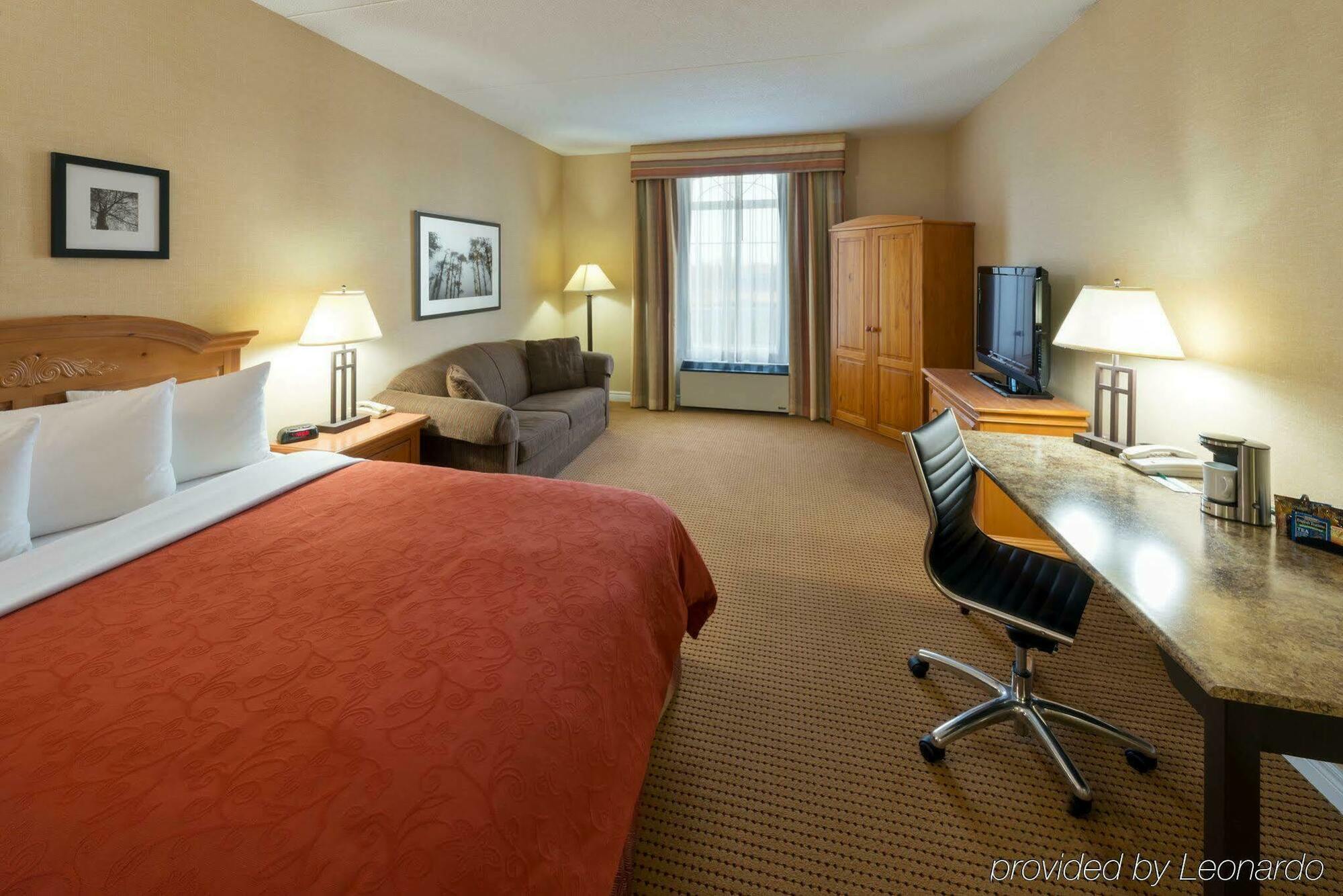 Quality Inn & Suites Oakville Bagian luar foto