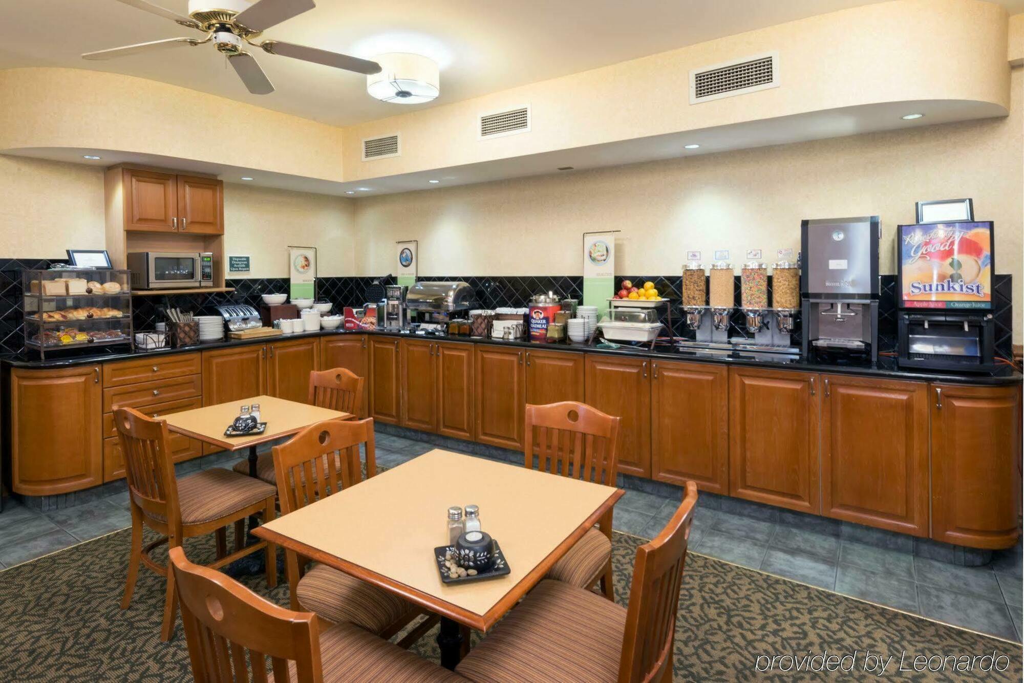 Quality Inn & Suites Oakville Bagian luar foto