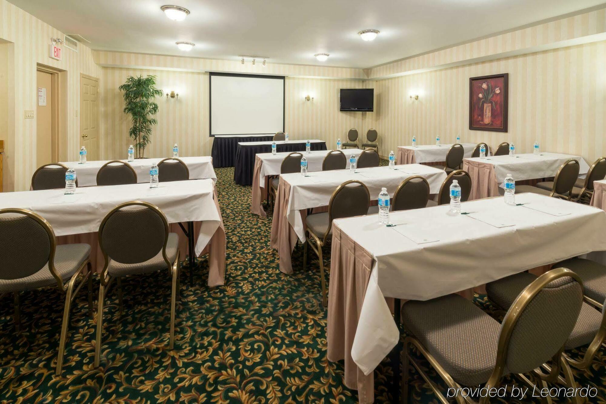 Quality Inn & Suites Oakville Bagian luar foto