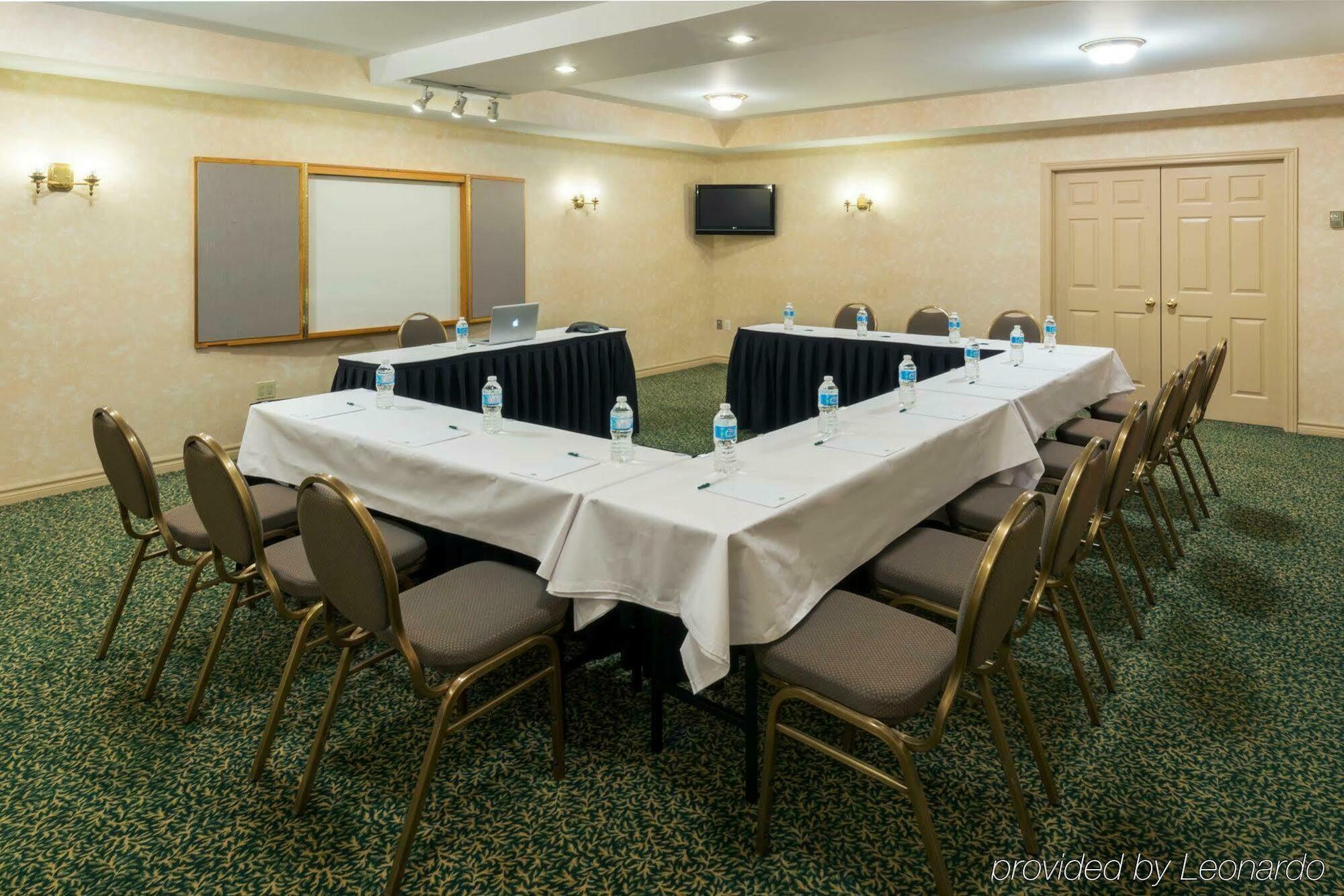 Quality Inn & Suites Oakville Bagian luar foto